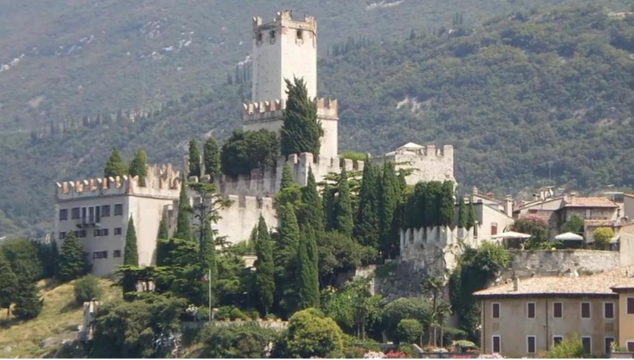 Beb Da Paolo Con Vista Lago San Zeno di Montagna Exterior foto